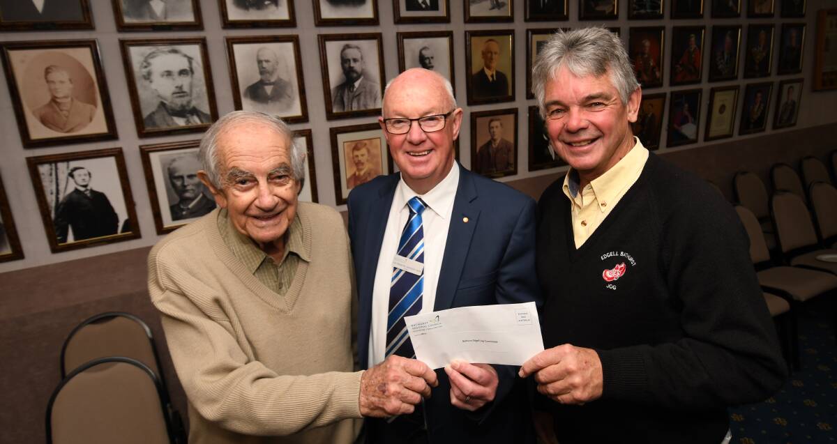 GRANTS: Edgell Jog committee members Lou Shehade (left) and Ray Stapley (right), with Bathurst mayor Graeme Hanger (centre). 