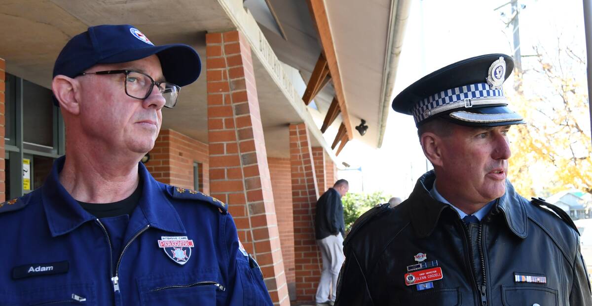 NSW Ambulance duty officer Adam Parker and Chifley Police District Chief Inspector Glenn Cogdell. Photo: BRADLEY JURD