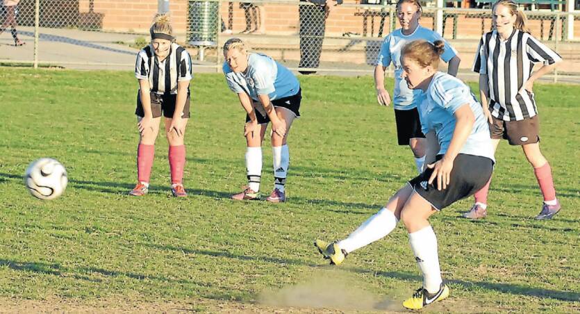 DRILLED: Megan Embleton converts a penalty during City Colts 10-0 emphatic defeat of Orange Ex-Services in the 2012 women's decider. Photo: CHRIS SEABROOK 