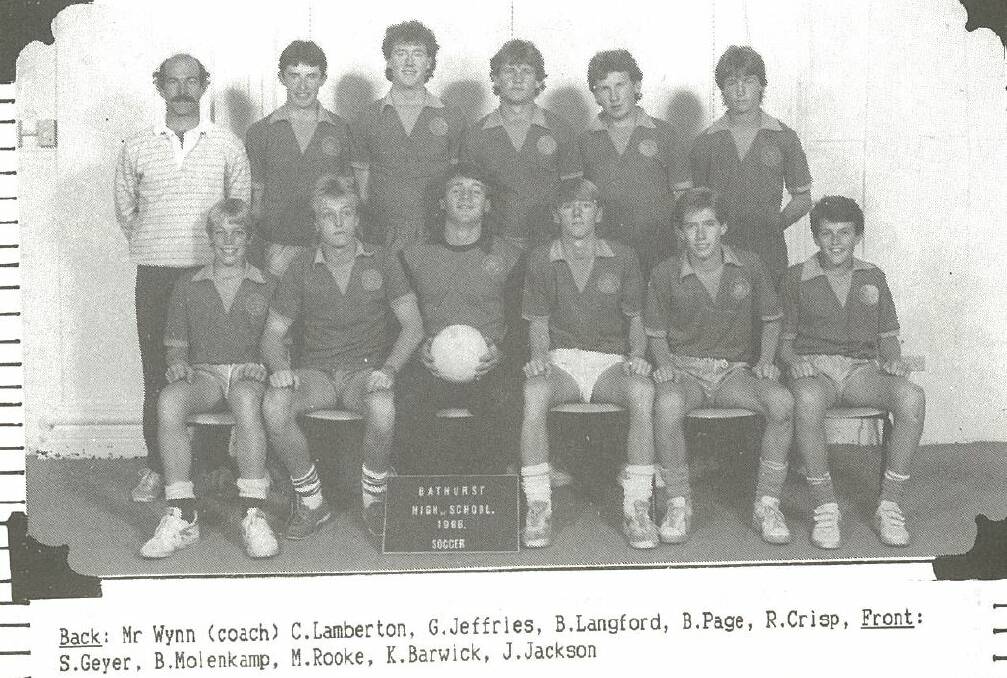 The Bathurst High soccer team in 1986, featuring Ken Barwick.