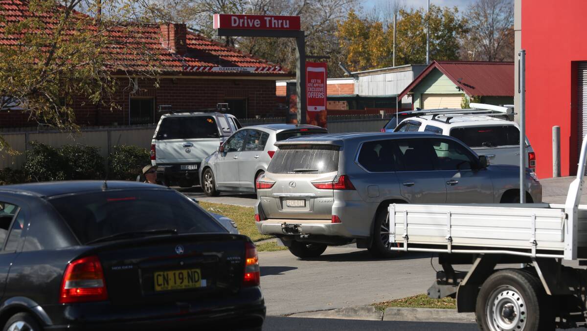 PEAK TIME: The queues banked up at KFC. Councillor Warren Aubin wants to organise a think tank to address to traffic issues need the fast food restuarant. Photo: PHIL BLATCH
