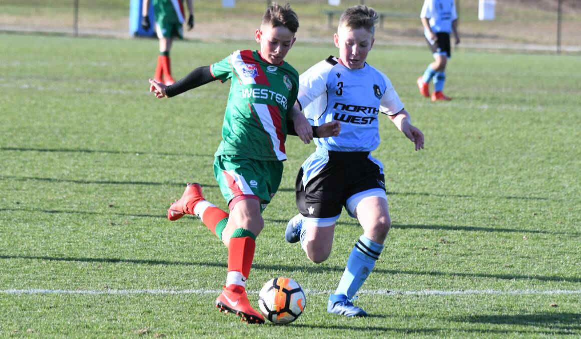 ON THE BALL: Mudgee Public School student Archie Clulow in action for Western in the NSW PSSA Football Carnival. Photo: CHRIS SEABROOK 052819cpssa3