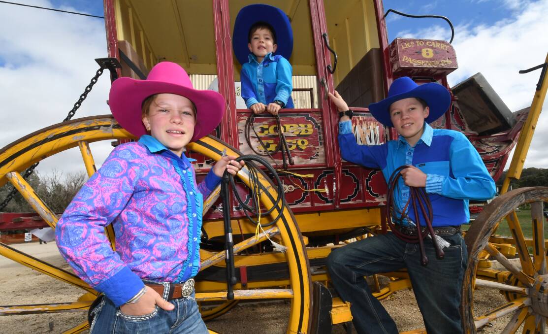 WHIP CRACK'N KIDS: 11-year-old Jada, four-year-old Logan and 13-year-old Tyler Anderson from Mudgee. Photo: CHRIS SEABROOK 051318ctrail2