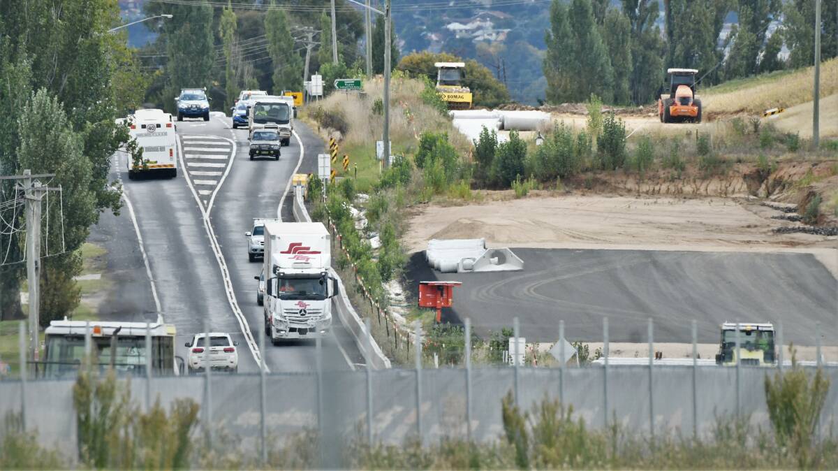 Works upgrading the Great Western Highway between Kelso and Raglan continues. Photo: PHIL BLATCH