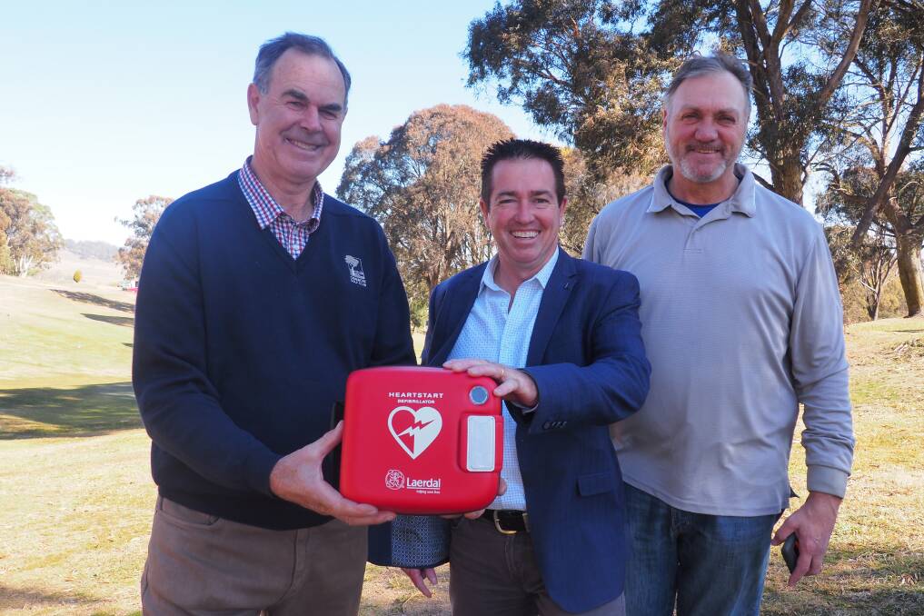 FUNDING: Oberon Golf Club members Barry Lang and Alan Cairney with Member for Bathurst Paul Toole. NSW Government grants for sports clubs to purchase life-saving defibrillators are again being offered. 