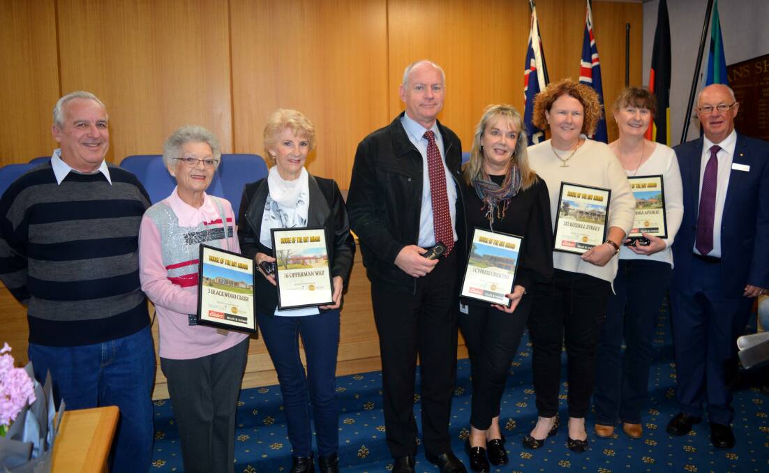 Looking Good: Mayor Graeme Hanger OAM with the finalists and winner of the 2BS Tidy Town House of the Year Award.