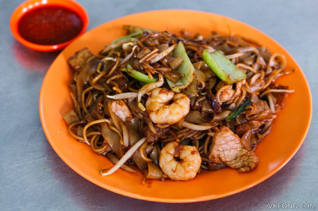 Kampung Simee's fried noodles are an explosion of flavour. Pic: VKeong