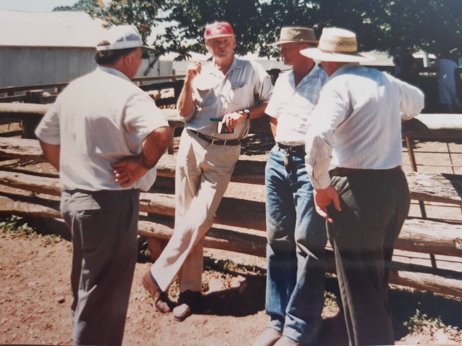 HAVING A YARN: Col Ferguson, John Seaman, Greg Mcgufficke (Cooma) and Christie Healey at a ewe competition at "Amazona", Rockley in 1994.