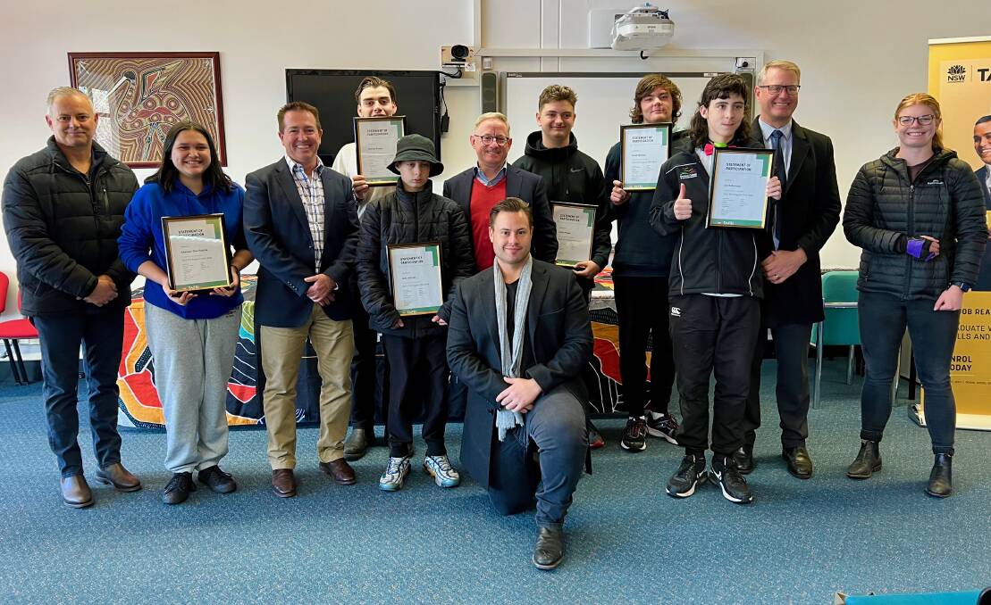 CONGRATULATIONS: Member for Bathurst Paul Toole, Minister for Regional
Youth Ben Franklin and teachers with Kelso High students who graduated from a TAFE program.