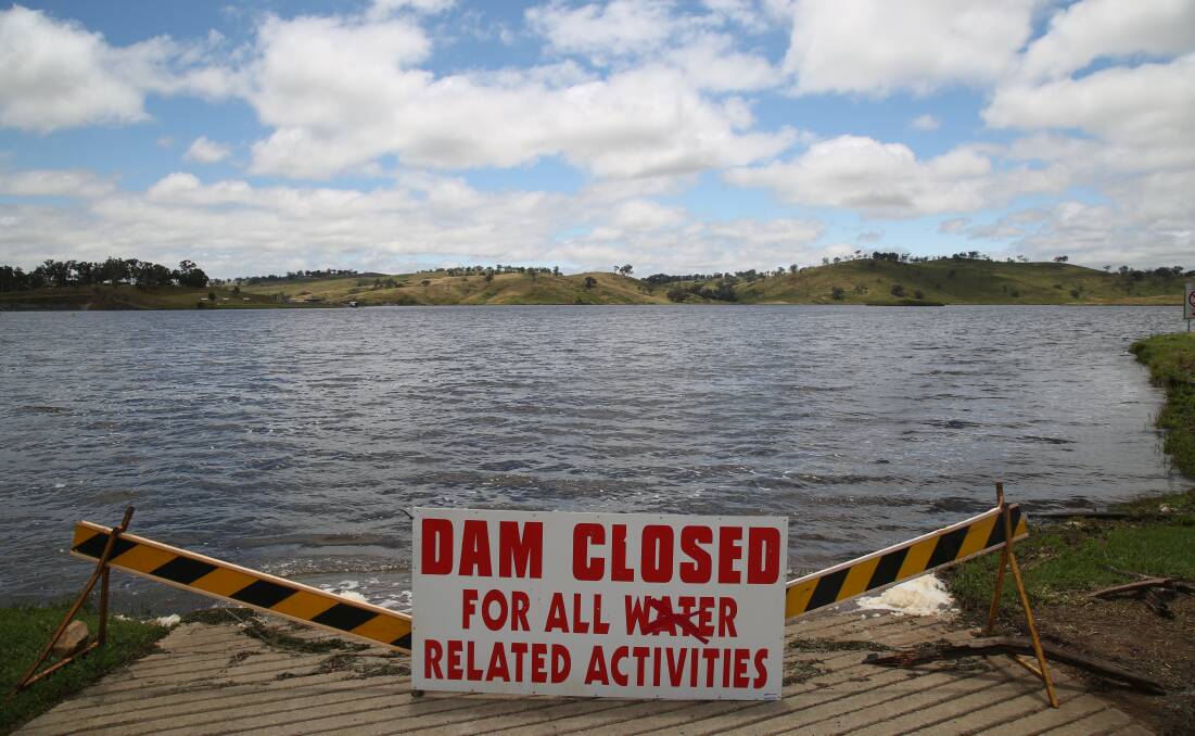 SIGN: Chifley Dam on Monday. Photo: PHIL BLATCH