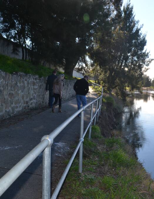 NO ENTRY: The footpath may be closed due to riverbank subsidence, but people are still using the walkway behind Bathurst Showground. Photo: NADINE MORTON 