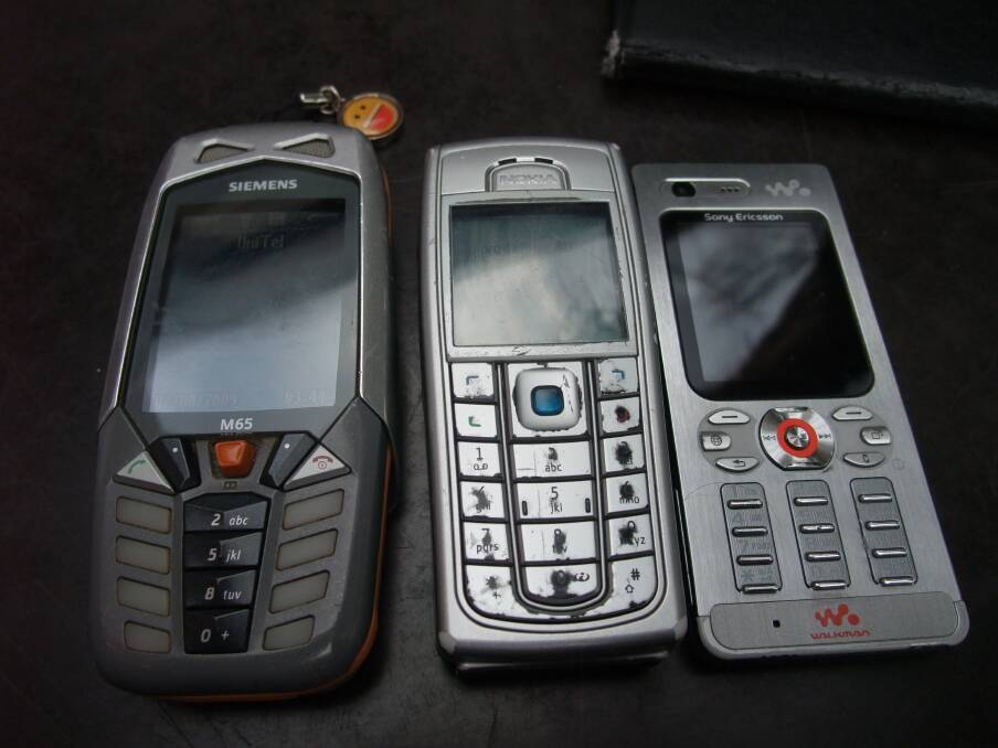 FLASHBACK: Older phones had replaceable batteries. Photo: CREATIVE COMMONS