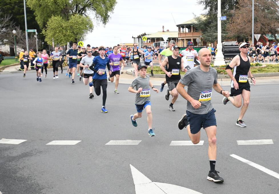 OFF AND RACING: Participants in the 2019 Edgell Jog begin the course. Photo: CHRIS SEABROOK. 092219cejog1