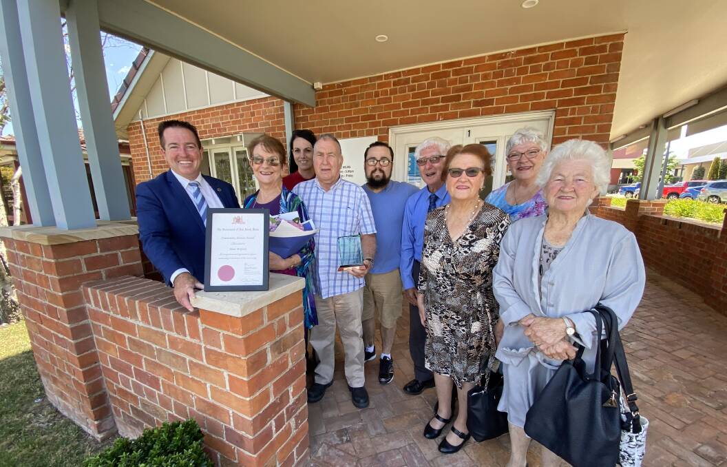 COMMUNITY CONTRIBUTION: Member for Bathurst Paul Toole, left, next to Marie
McGrath and (from left) Amanda Jones, Clive Bourke, Dalton Walter, Adrian and
Lorna Ryan, Edith Rout and Betty McSpadden.