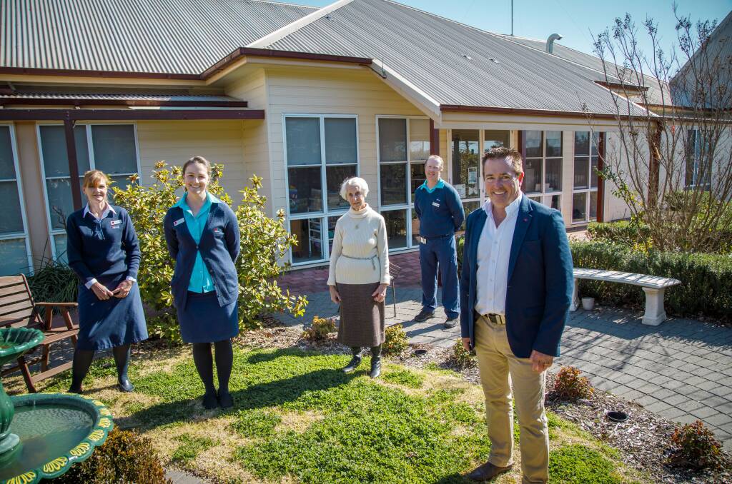 COTTAGE CHANGES: Nursing unit manager Mooreen Macleay, oncology pharmacist Sarah Bowen, Daffodil Cottage Advisory Council chairperson Genevieve Croaker, hospital pharmacy manager Derek Kay and Member for Bathurst Paul Toole.