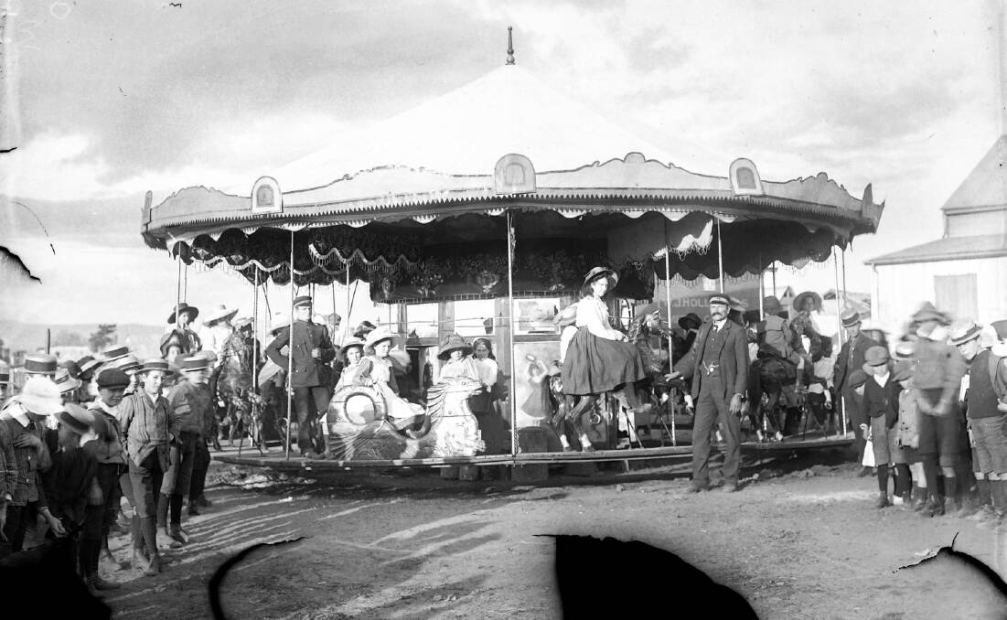 A well-dressed Mr Holloway with his merry-go-round at the 1910 Bathurst Show, which was blessed with great weather.