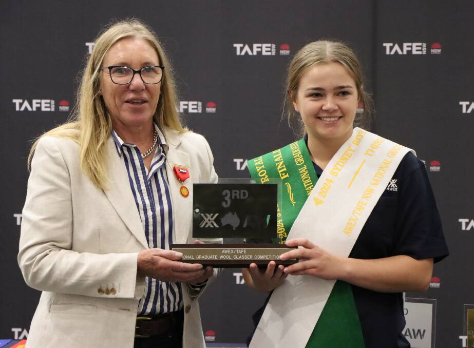 AWEX registrar Fiona Raleigh presents Emma Hawkins with her third place. Picture by TAFE NSW.