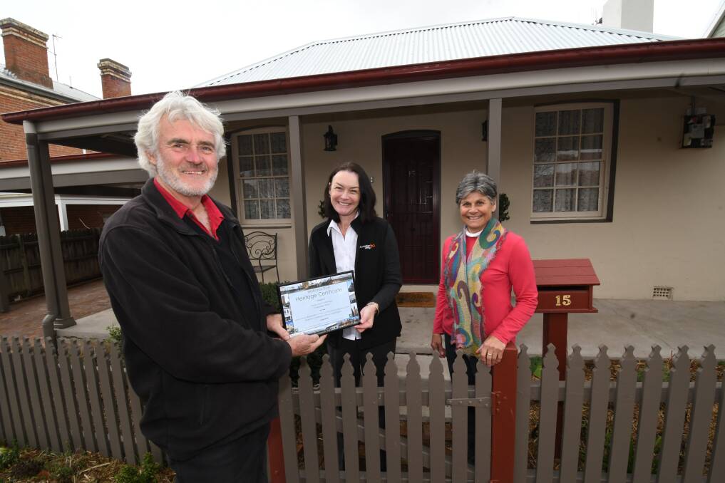 RECOGNISED: Councillor John Fry and National Trust member Libby Loneragan present 15 Morrisset Street owner Tracey Kirkness with a National Trust Heritage Certificate. Photo: CHRIS SEABROOK 080618certif
