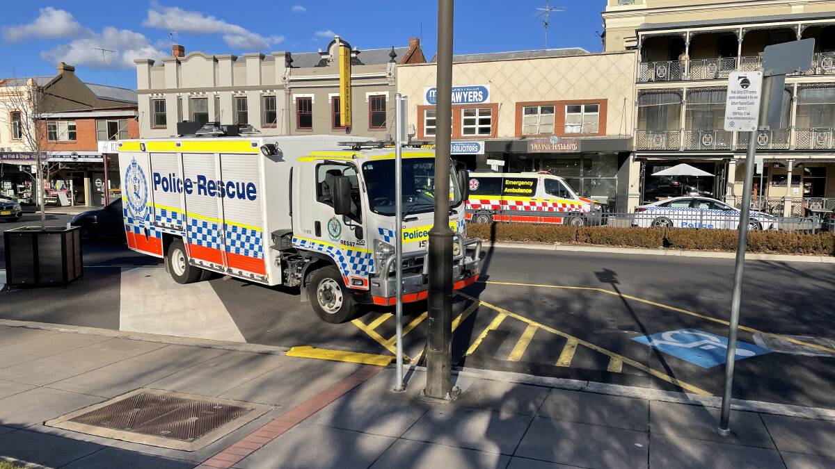 Man transported to Bathurst Hospital after two-car CBD accident