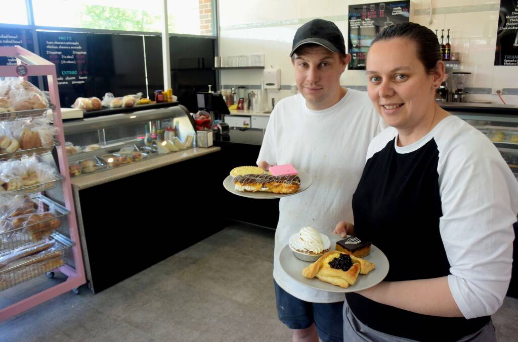 FLASHBACK: Nathaniel and Lauren Mason when they opened Bakehouse on the Boulevard in Kelso in 2019. Photo: RACHEL CHAMBERLAIN 102819rcbake
