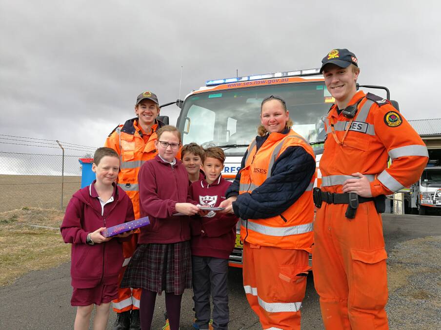 BIG THANKS: Students from Bathurst West Public School took the time to thank all emergency services in the region. Photo supplied. 