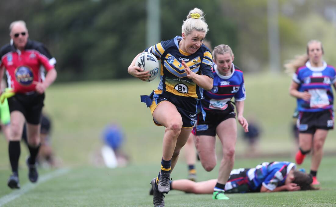 BIG MOMENT: Claudia McLaren breaks through the Cargo defence and heads to the try line during extra-time in the Mid West League women's league tag grand final. Photo: PHIL BLATCH