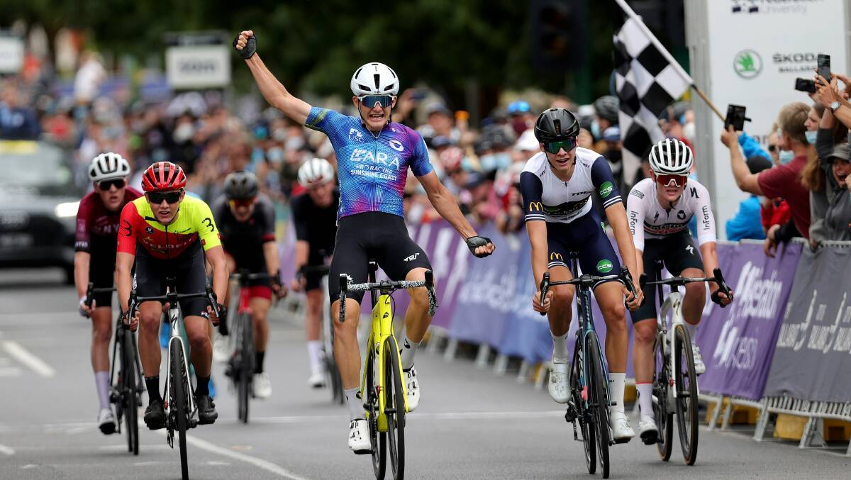 SO CLOSE: Bathurst Cycling Club talent Luke Tuckwell (right) managed to place fourth in the bunch sprint finish of the junior men's road race at the Road National Championships. Photo: CON CHRONIS/AUS CYCLING