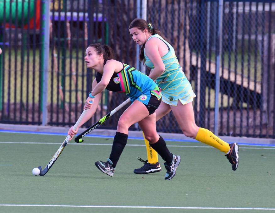 IN THE FIGHT: Orange United posted a 2-1 win over Orange CYMS in the penultimate round of Central West Premier League Hockey. Photo: JUDE KEOGH