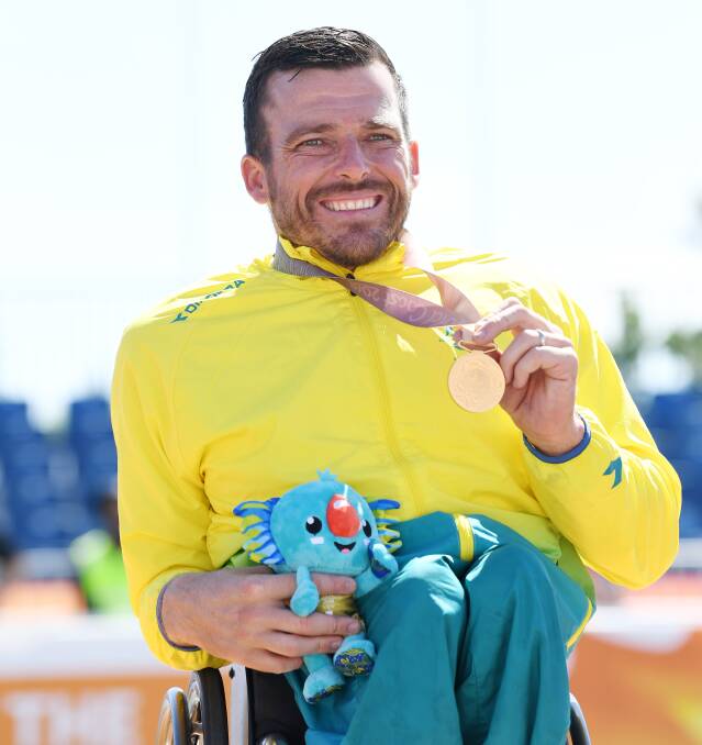 CHAMPION: Kurt Fearnley with his marathon gold medal. Photo: AAP