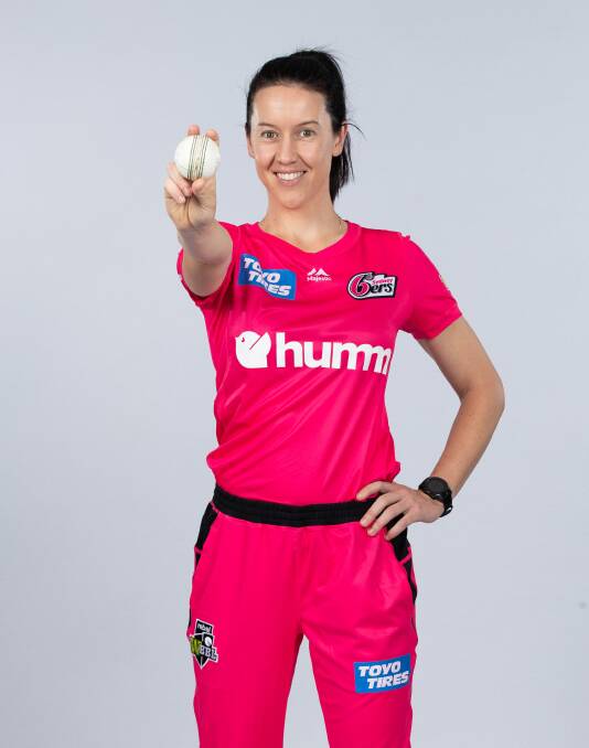 NEW COLOURS: Lisa Griffith has joined the Sydney Sixers for the new Women's Big Bash League season. Photo: SYDNEY SIXERS