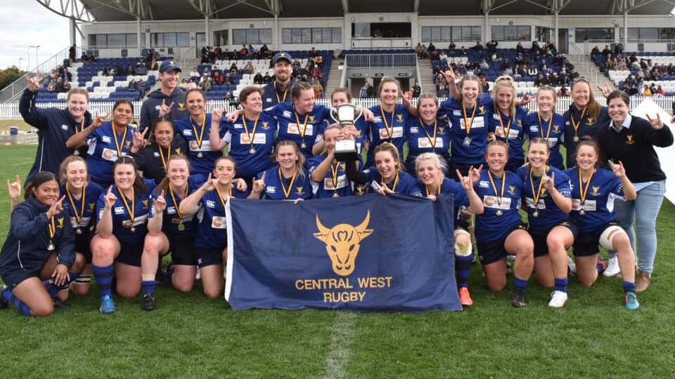 YOU BEAUTY: Mel Waterford hoists the Thomson Cup as she and her Central West team-mates pose for a victory photo. Photo: CENTRAL WEST RUGBY UNION