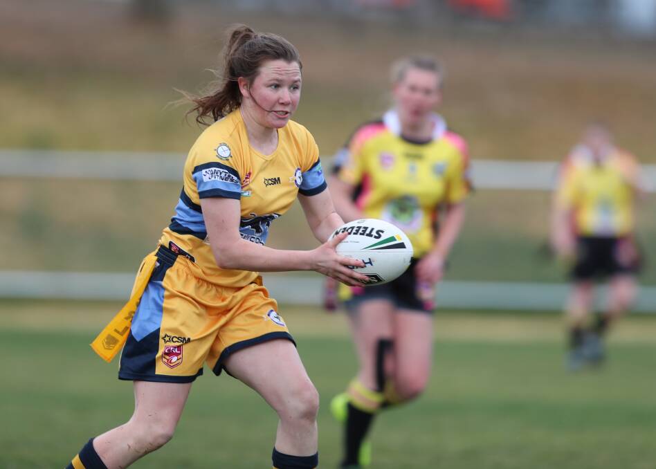 MINOR SUCCESS: CSU Yellow's Carly Elwin makes ground for the Mungals during Saturday's minor semi-final against Portland. Photo: PHIL BLATCH 070718pbtag1