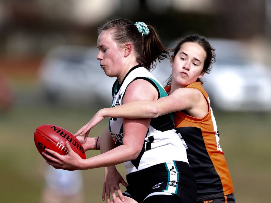 The Bathurst Giants beat local rivals the Lady Bushrangers 34-29 in Saturday's AFL Central West season opener. Photos: PHIL BLATCH