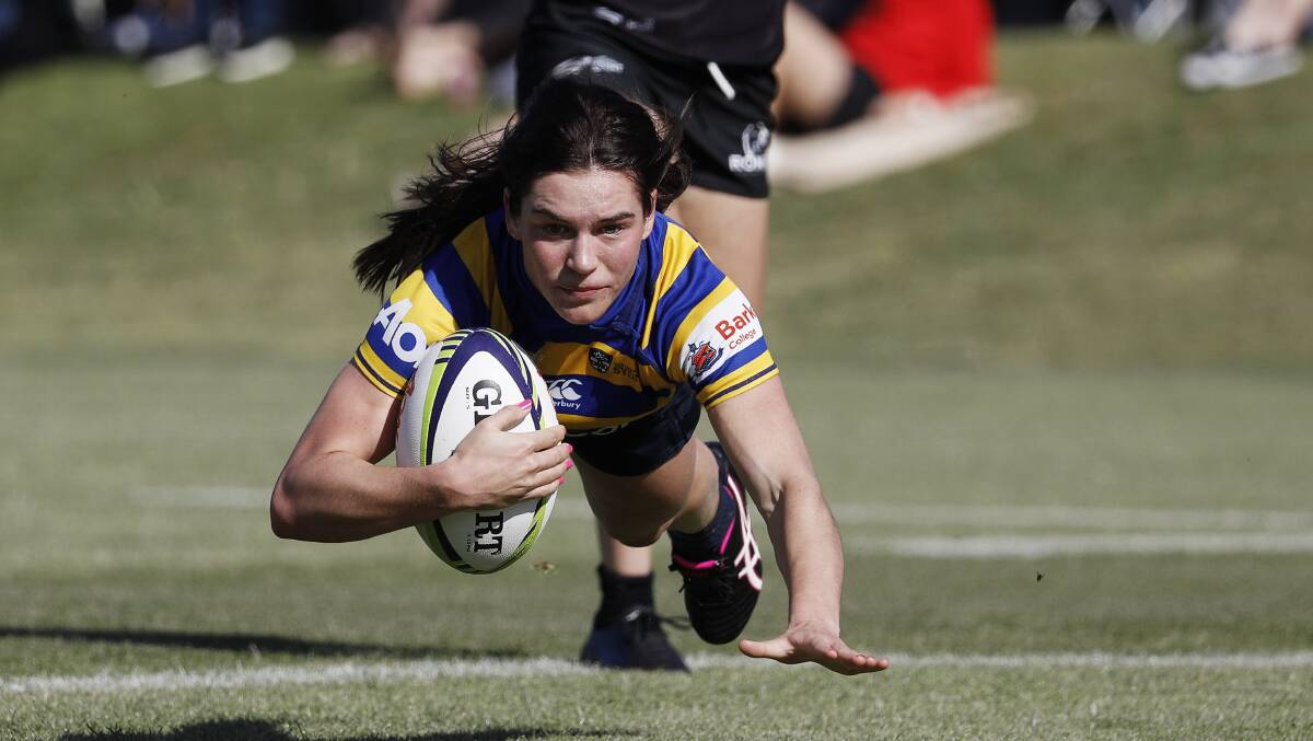 STAR: Jakiya Whitfeld scored 10 tries on the weekend to help Sydney Uni to their first Aon Uni 7s win. The victorious Sydney side also included Bathurst's Claire Woolmington. Photo: KAREN WATSON