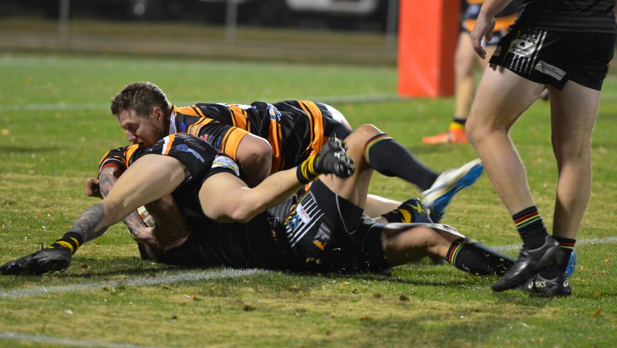 The men in black were too good for Oberon on Friday night, winning 32-12 at Carrington Park. Photos: ANYA WHITELAW