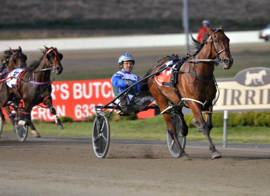 The Luke McCarthy driven Cash N Flow kicks away from his rivals in the Oberon Cup. Picture by Anya Whitelaw