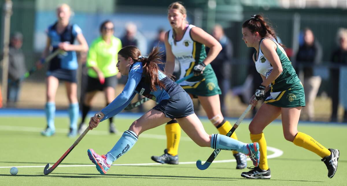 STRETCH: Souths' Emma Siejka reaches to keep the ball under control in her side's women's Premier League Hockey match against CYMS. Photo: PHIL BLATCH 081418pbsouths2