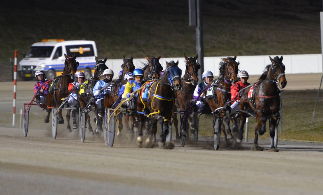 GOOD BATTLE: Wattos Mate and Infinity Beach shared the honours at the Bathurst Paceway on Wednesday night. Photos: ANYA WHITELAW