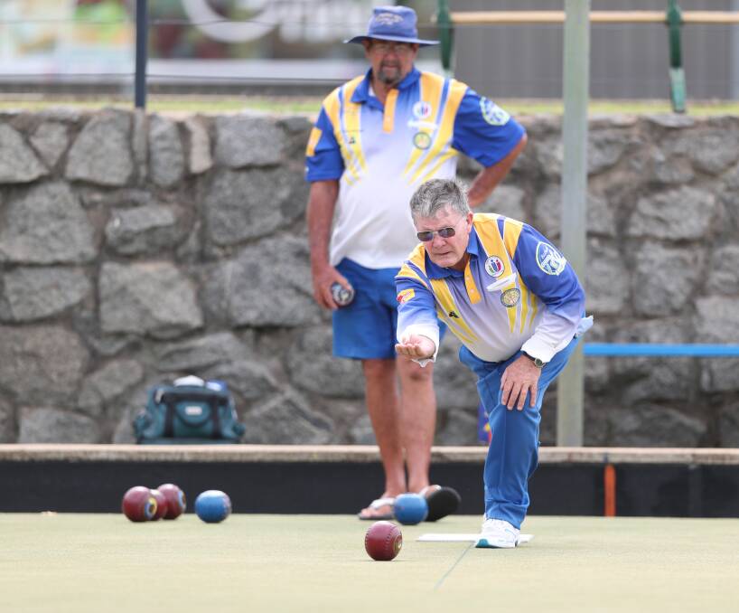 LINING IT UP: John Findlay in action during the Bathurst City Men's Bowling Club's competition on Saturday. Photo: PHIL BLATCH 031619pbbowls2