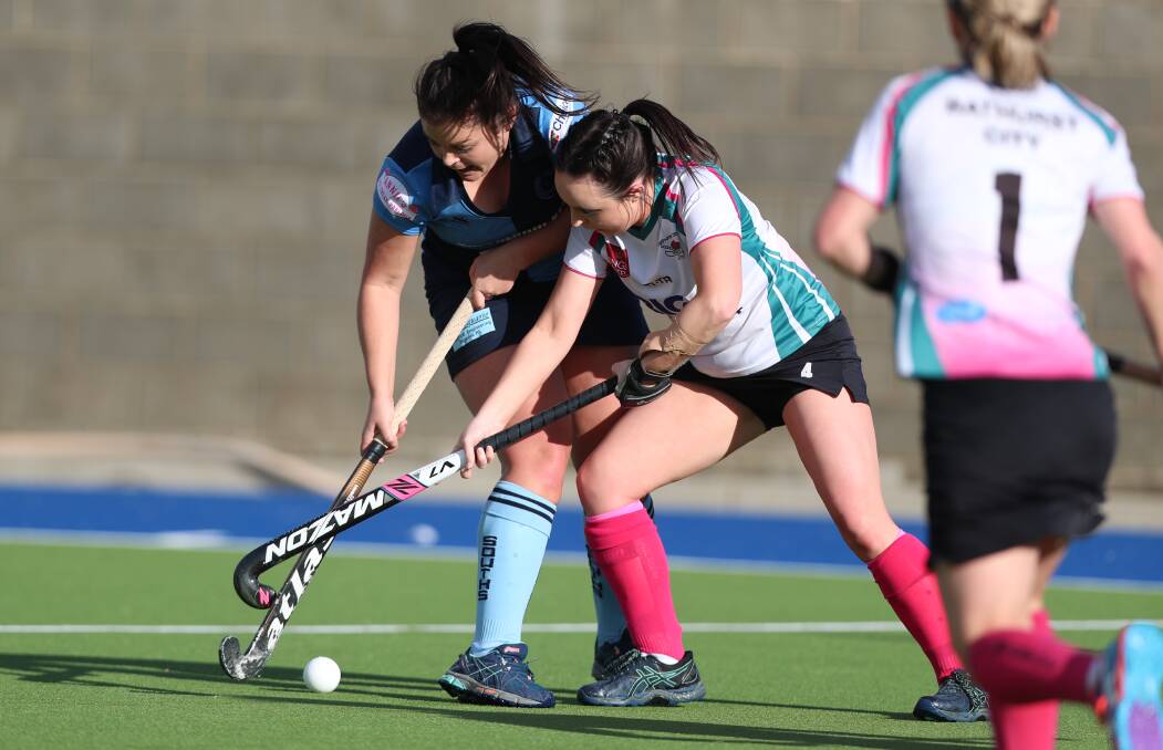 GOOD TUSSLE: Tahni Isedale and Kelsey Willott battle for the ball in Saturday's derby. Photo: PHIL BLATCH