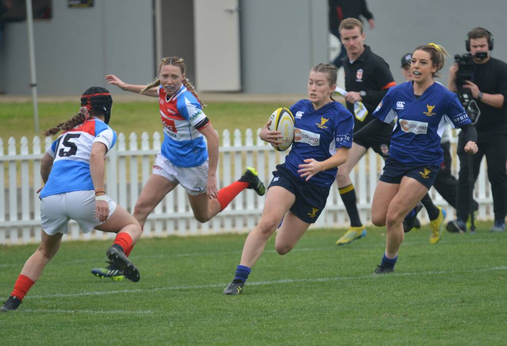 HUGE OPPORTUNITY: Bathurst Bulldogs winger Jacinta Windsor, pictured in action for Central West, could be amongst those who play the Melbourne Rebels. 