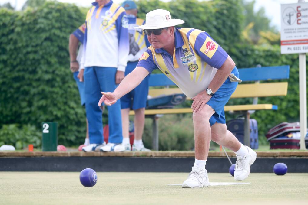 ON TARGET: Ian Schofield showed good touch on the greens. Photo: PHIL BLATCH