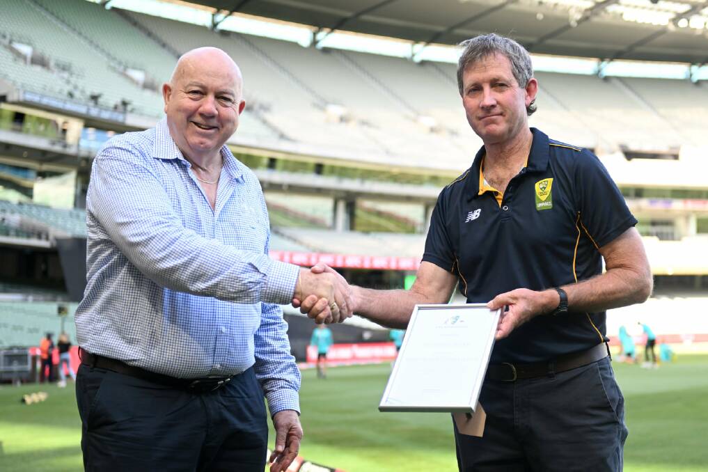 WELL DONE: Tony Wilds is presented a certificate by match referee Steve Davis after reaching his 50th BBL match. Photo: CHRIS GRANT/CRICKET AUSTRALIA