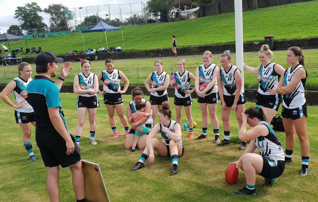 ON THE JOB: New Lady Bushrangers co-coach Pat Fisher talks tactics with his players. Photo: CONTRIBUTED