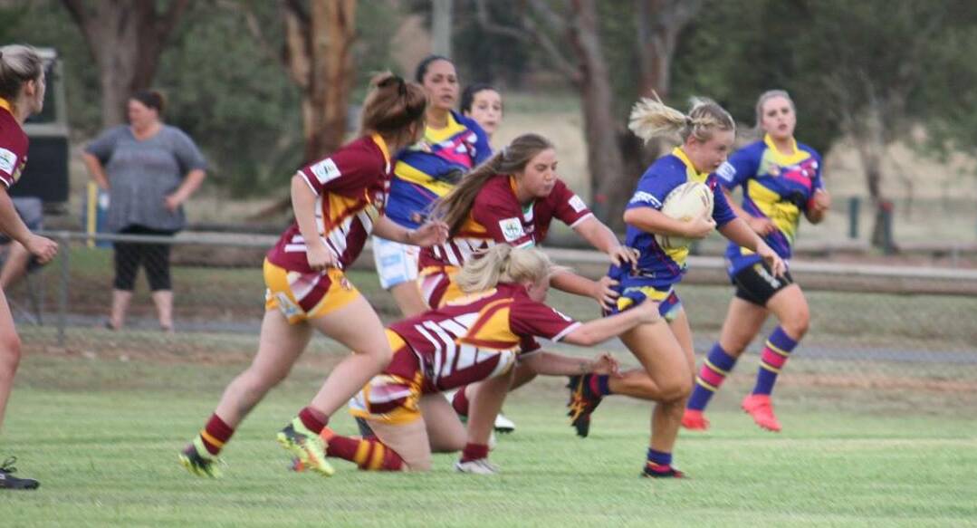 ON THE RUN: Panorama recruit Lailee Phillips busts through the Woodbridge Cup defence. Photo: CARGO HEELERS