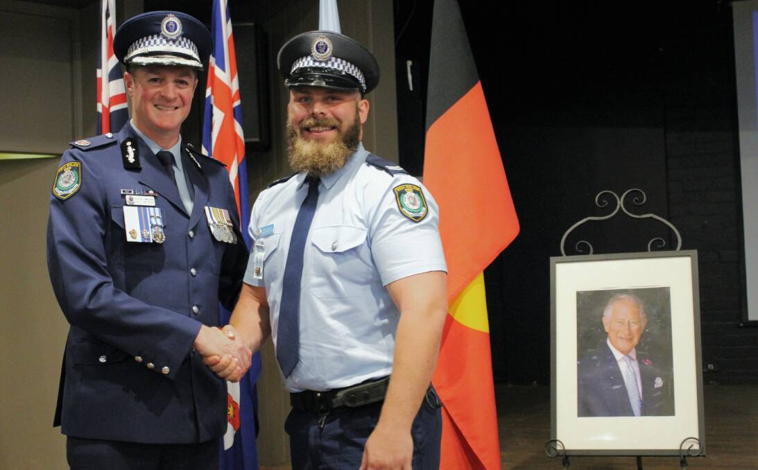 Western Region Commander, Assistant Commissioner Brett Greentree gives a Commissioner's Commendation to Senior Constable Ben Hiep, of Boomi Police Station. 