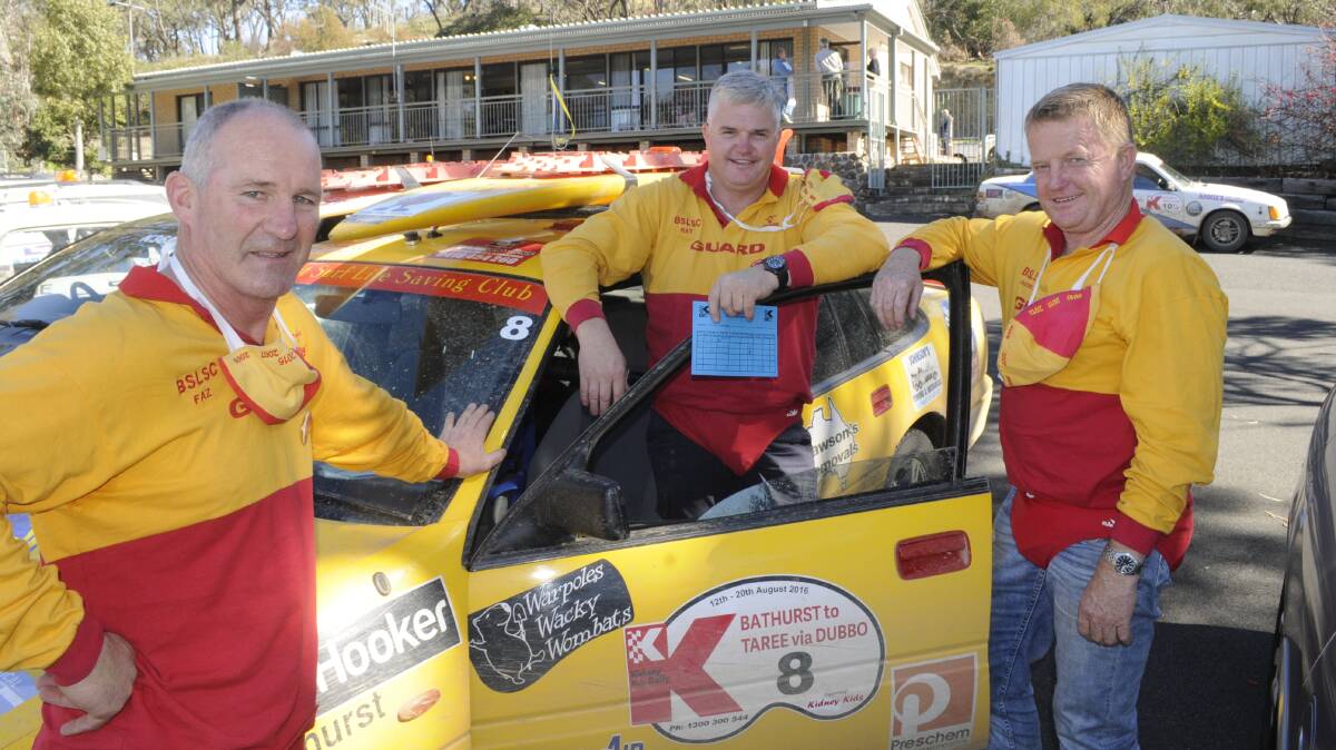 VETERANS: Bathurst's Richie Farrar, Peter Ward and Graham Ward during the 2016 Kidney Kar Rally. This year's event has been postponed due to COVID.