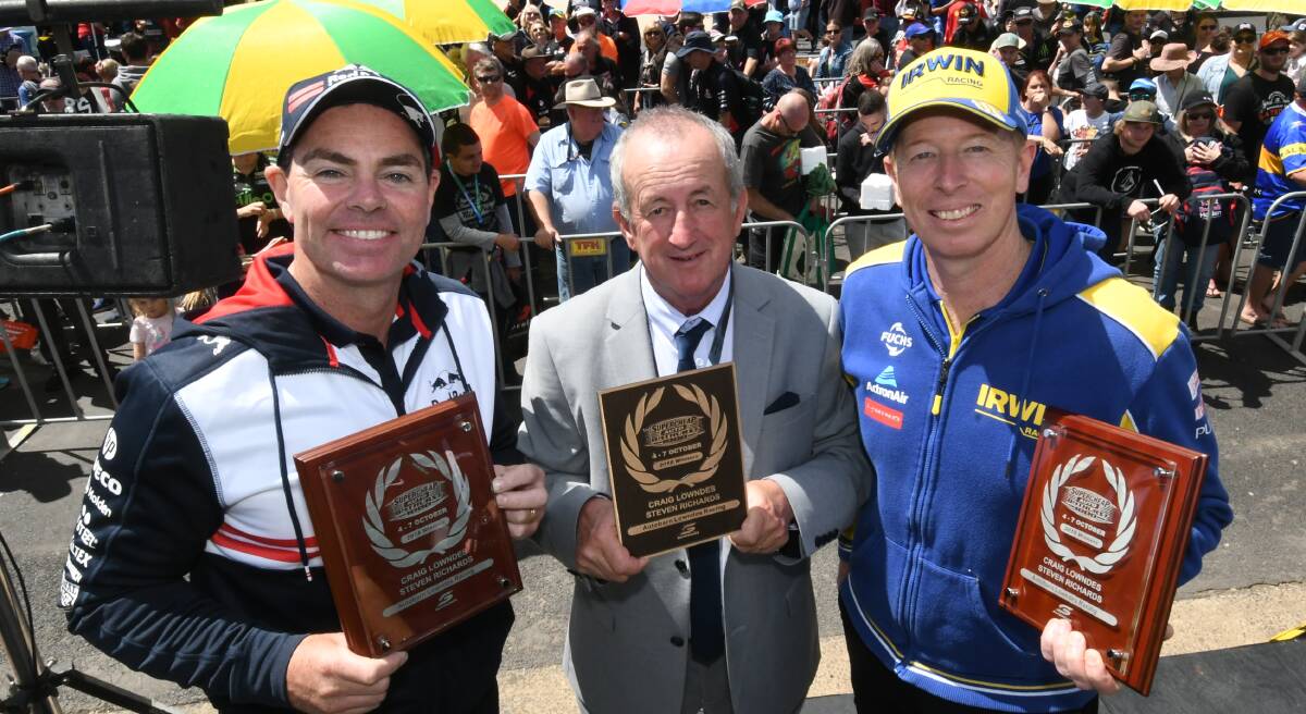 WINNERS' PLAQUES: Mayor Bobby Bourke (centre) with 2018 Bathurst 1000 champions Craig Lowndes and Steven Richards.
