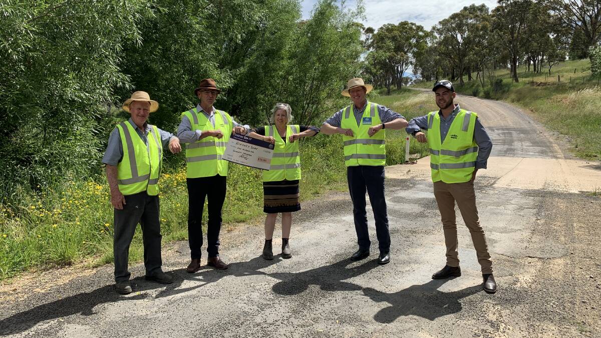 BRIDGE PLAN: Calare MP Andrew Gee with Blayney mayor Scott Ferguson and representatives from the Blayney shire on Monday morning. Photo: SUPPLIED
