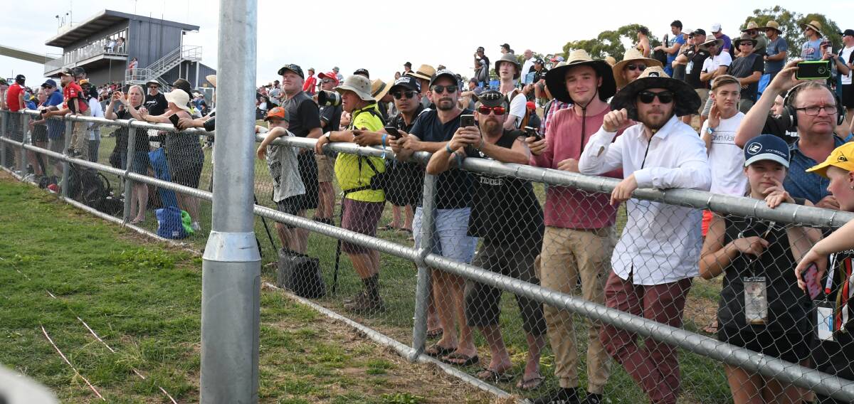 LAST LAPS: Race fans gather along Pit Straight to watch the finish of the Bathurst 12 Hour on Sunday afternoon. Photo: CHRIS SEABROOK 020319cspectrs